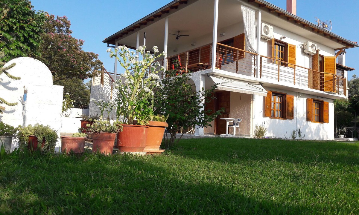 Nea Iraklia Cabin | 'Villa Anastasia' Ground floor of seaside holiday home Nea Iraklia – Chalkidiki