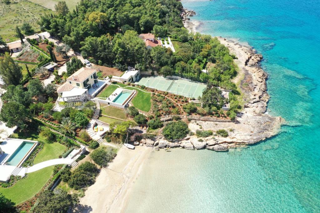 Kilada Villa | Villa Aria - Luxury Beachfront Villa with Pool and Tennis Court