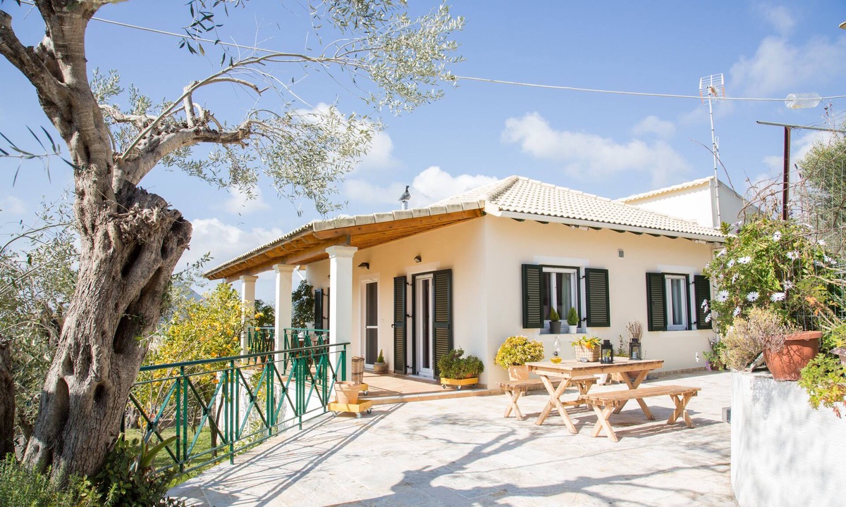 Chlomatiana House | Villa Elizabeth - spacious Country House - Coco mat linens