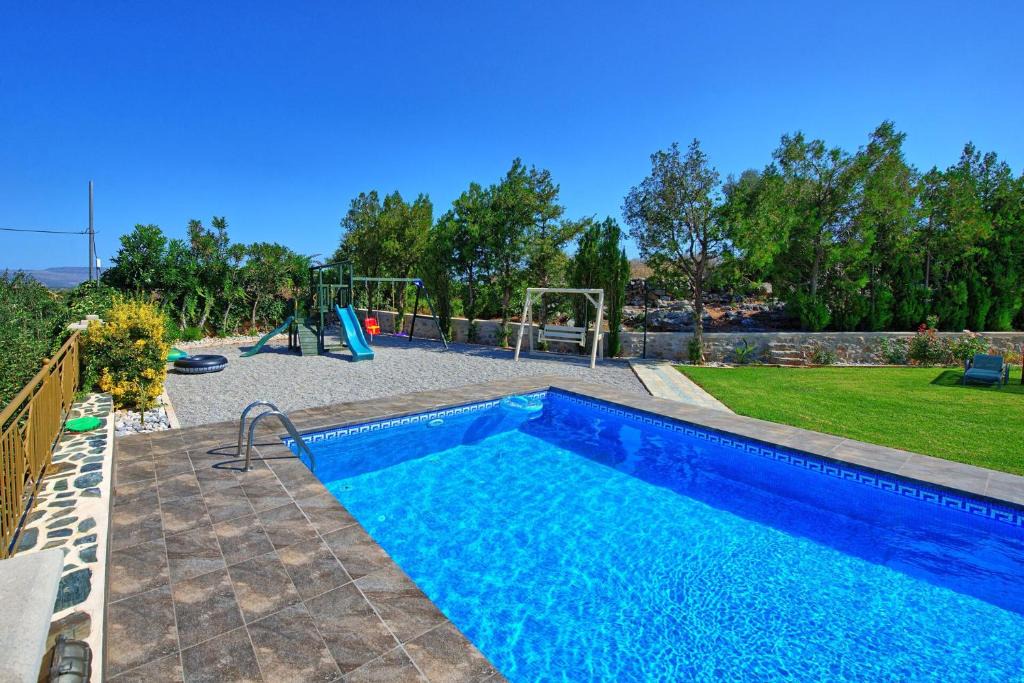 Embrosneros Villa | Villa Gianna by PosarelliVillas