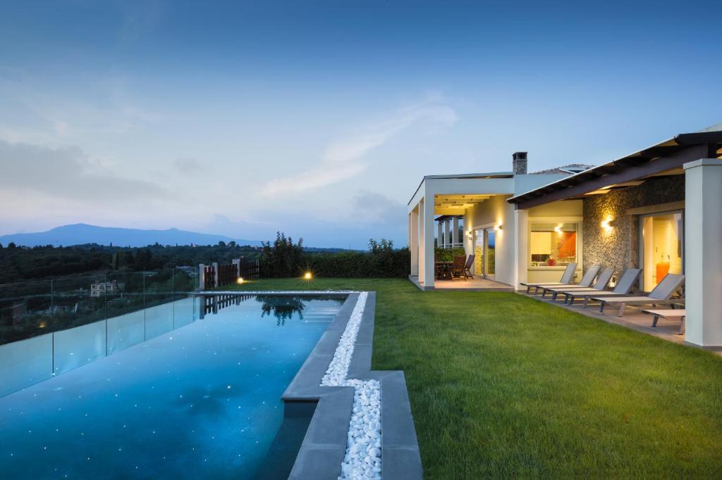 Kefalovriso Villa | VILLA HELANES