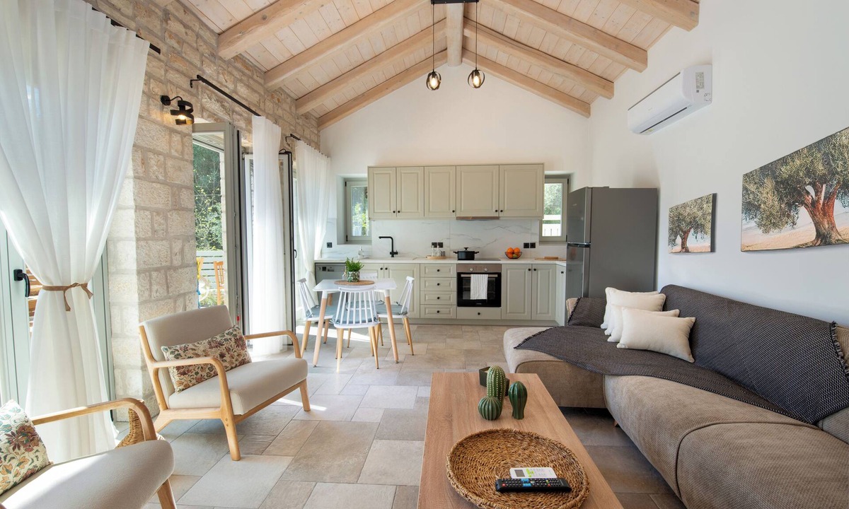 Mpogdanatika Villa | Villa Iliana on Paxos is looking forward to host you.