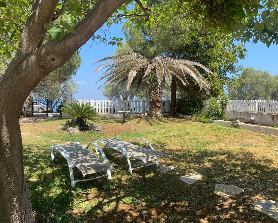 Melissopetra Apartment | Villa Nefeli in front of the beach