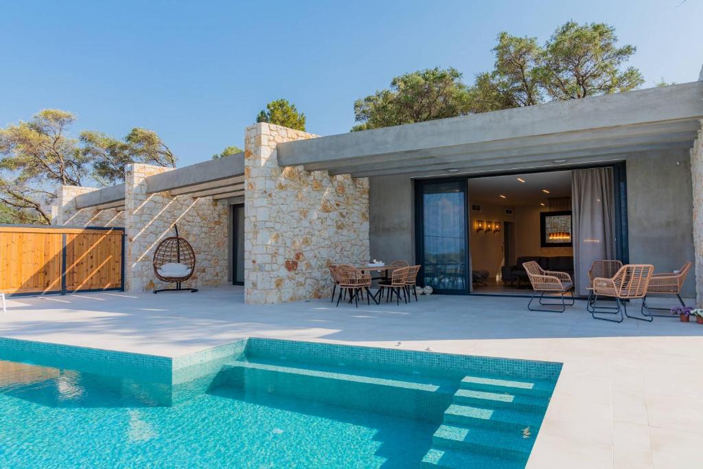 Petaleia Villa | Villa Serapias by PosarelliVillas