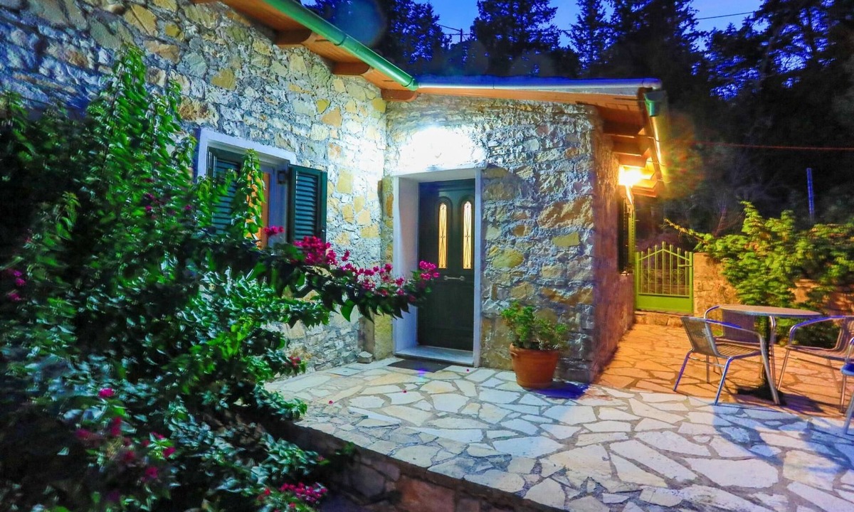 Koutsi Villa | Villa Sevi in Loggos