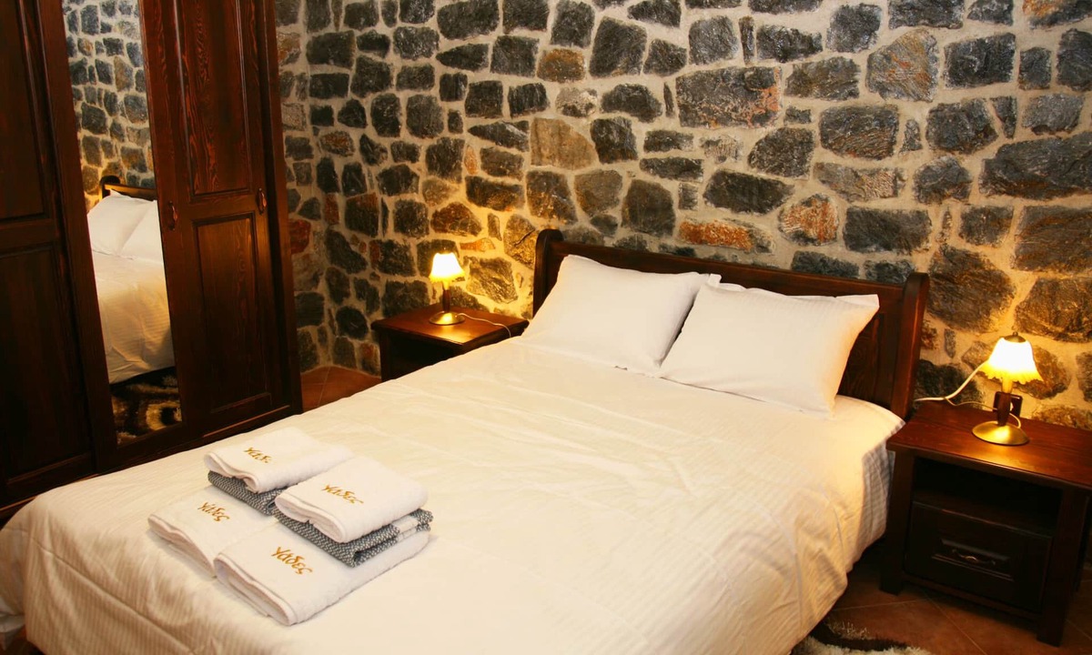 Vlachiana House | Welcome to Guesthouse Yades, Quad Studio!