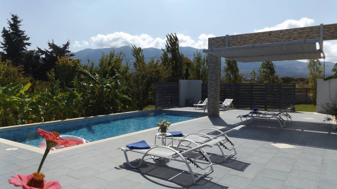 Zipari House | Xenos Villa 1 With Private Swimming Pool, Near The Sea