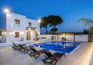 150 m² Villa ∙ 2 bedrooms ∙ 6 guests
