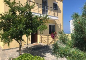 Above the Sea Apartments