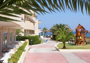 Apartment for 3 persons, with swimming pool, near the beach