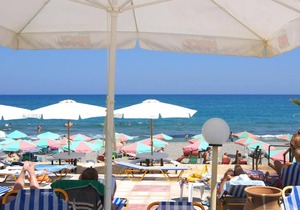 Apartment for 3 persons, with swimming pool, near the beach