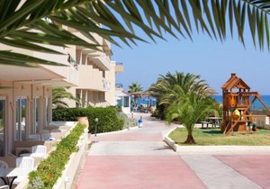 Apartment for 3 persons, with swimming pool, near the beach