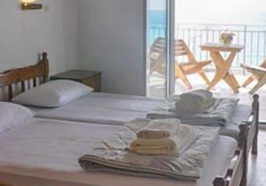 Arista Apartment 2 - with sea view right on the beach of Agios Georgios Pagon