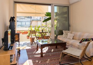 Beautiful apartment viewing Acropolis, at the heart of the historical center