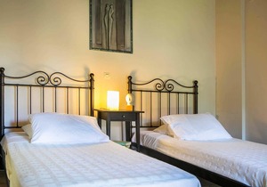 Charming villa w/pretty garden, 5min walk to beach