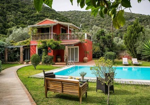 Charming villa w/pretty garden, 5min walk to beach