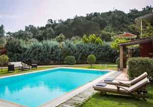 Charming villa w/pretty garden, 5min walk to beach