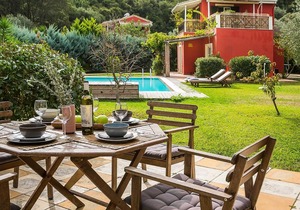 Charming villa w/pretty garden, 5min walk to beach