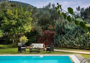 Charming villa w/pretty garden, 5min walk to beach