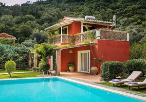 Charming villa w/pretty garden, 5min walk to beach