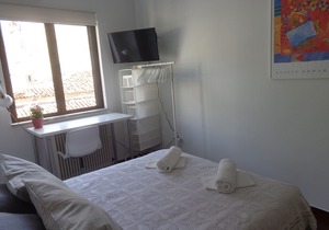 Cozy central studio, In walking distance to most places including the National A