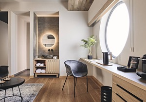 Cruise - Junior Suite in Glyfada