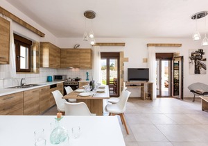 Dimokritos Villa IV, a homestay experience