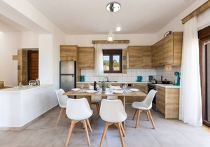 Dimokritos Villa V, a homestay experience