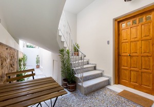 Dinostratus House, Studio 7