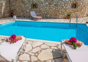 Dive into Summer - Kirki's Cozy Pool Gem on Paxoi