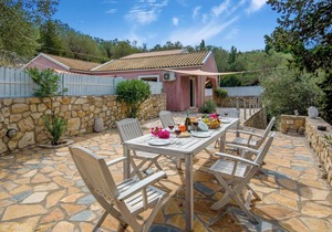 Dive into Summer - Kirki's Cozy Pool Gem on Paxoi