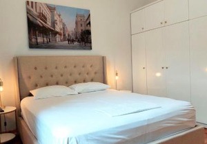 Elegant apartment under the Acropolis