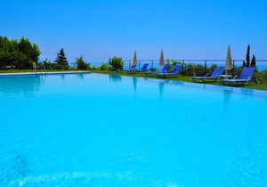 Family friendly Apartments with a Swimming Pool on Pelekas Beach