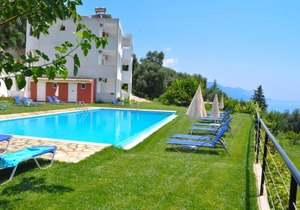 Family friendly Apartments with a Swimming Pool on Pelekas Beach
