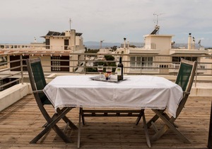 Family getaway, spacious and luxurious, sea view, terrace, next to Voula beach