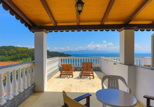 Faros Tria, Gaios Family studio, sleeps 3, balcony, views