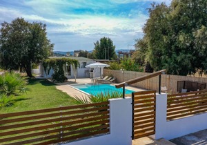 Hara's beach villa with private pool
