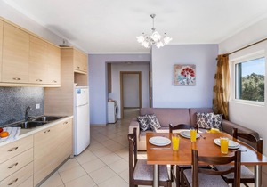 Holiday Apartment 'Apartment 2' with Sea View, Shared Pool & Wi-Fi