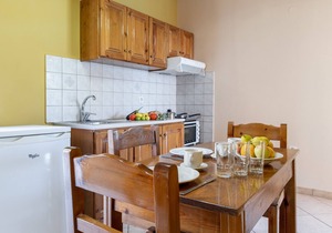 Holiday Apartment 'Apostolos Apartment 6' by the Beach with Balcony & Wi-Fi