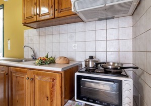 Holiday Apartment 'Apostolos Apartment 6' by the Beach with Balcony & Wi-Fi