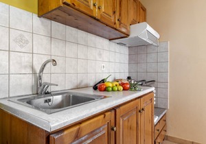 Holiday Apartment 'Apostolos Apartment 6' by the Beach with Balcony & Wi-Fi