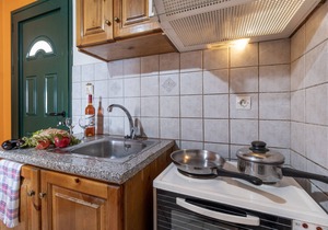 Holiday Apartment 'Apostolos Apartment 4' Next to Beach with Sea View & Wi-Fi