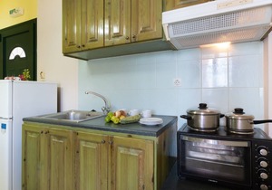 Holiday Apartment 'Apostolos Apartment 3' Close to Beach with Sea View & Wi-Fi
