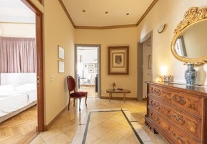 Ideal 4 bdr Apartment in Plaka for 10!