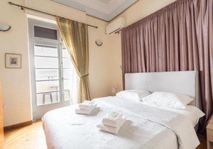 Ideal 4 bdr Apartment in Plaka for 10!