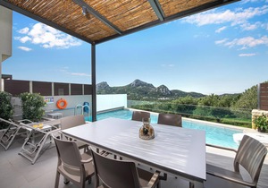 Iraklis 1 - A Stylish Eco Villa near beaches