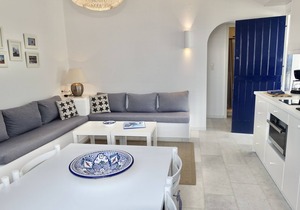 Kamari Villa-B w/private Pool & Jacuzzi