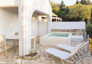 Kirki's Cozy Getaway - Paxoi Getaway w/Jacuzzi