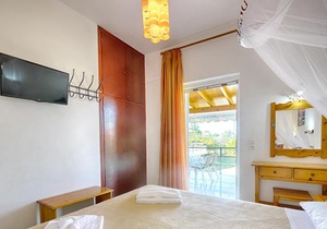Kostas Apartment 11 - 300m from Agios Georgios Pagi beach