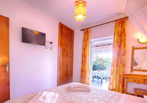 Kostas Apartment 10 - 300m from Agios Georgios beach
